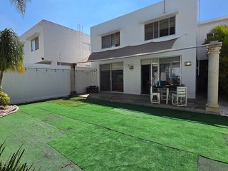 CASA EN VENTA EN EL REFUGIO, QUERÉTARO | AMPLIO TERRENO| SOBRE CALLE