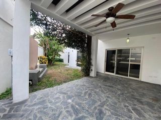 Casa en Renta en La Rioja, Carretera Nacional, Monterrey, N.L.