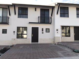 Casa en renta El Refugio, Querétaro: condominio con alberca y gym