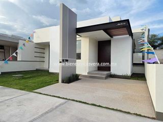 CASA EN VENTA EN TEQUISQUIAPAN EN EL FRACC. LAS KINTAS. Belen