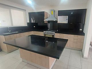 CASA EN RENTA EN LOMAS DE ANGELOPOLIS