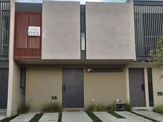 Casa En Renta Con Recámara En Planta Baja (Mant. Incluido) Ziré Citadela| Zakia