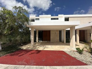 Se renta casa en privada Altozano, carretera Mérida -Progreso.