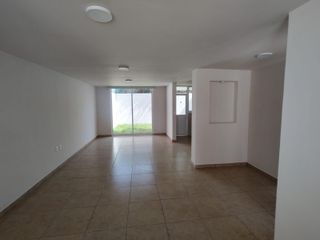 CASA EN RENTA EN FRACC. JACARANDAS METEPEC
