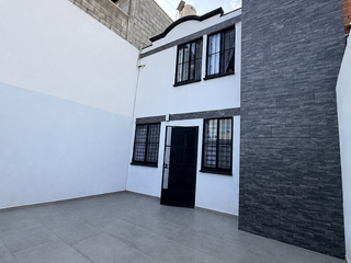 Casa en Venta en las Brisa, completamente remodelada.