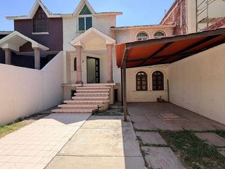 Casa en Venta sobre Av. Principal, Las plazas.