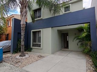 Casa en Renta Semiamueblada en Cumbres San Agustín