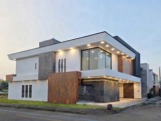 Casa en Venta de 4 recámaras, alberca en Residencial Las Palmas