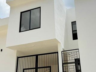 Casa en Coatepec – Jardín amplio, doble altura y recámara en planta baja