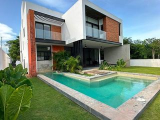 Casa en renta con piscina y jardín| 3 recámaras| Yucatán Country Club, Mérida