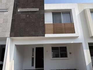 Casa en renta en ZONA REAL a 2 minutos de Real Center.
