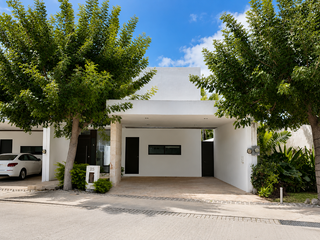 Casa(25) en Renta en Privada Arborettos en Santa Gertrudis Copó