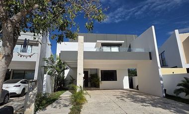 Casa en Venta en Privada Única Living con 35 Paneles Solares