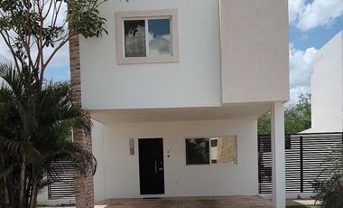 Casa en Venta en Privada Bosques de Conkal, con Paneles Solares