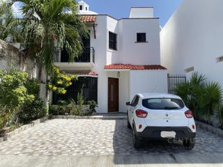 En Renta Amplia Casa Fraccionamiento Toscana Playa Del Carmen P4654