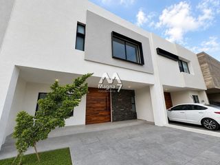 RENTA CASA EN SOLARES RESIDENCIAL