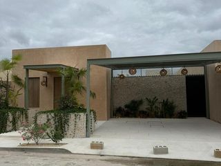 Casa en Venta en Cholul – Diseño Moderno con Canal de Nado
