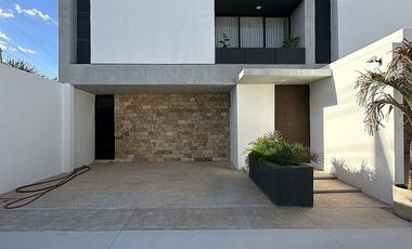 Casa en privada con alberca y recámara en planta baja | Entrega inmedi