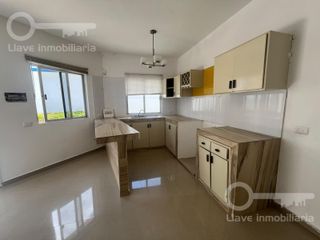 Casa en Venta en 12 de Febrero, Col. Estero del Pantano, Coatzacoalcos, Ver.