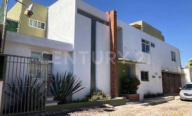 AMPLIA Y MODERNA RESIDENCIA EN SAN JOSÉ DEL PUENTE, ZAVALETA