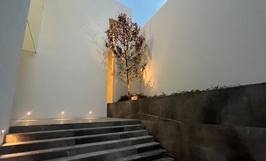 IMPRESIONANTE RESIDENCIA EN VENTA EN PASEOS DEL PEDREGAL.