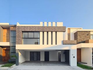 Casa en Venta Lomas de la Rioja Con Alberca Privada