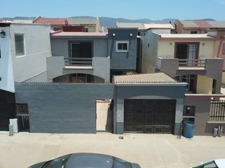 Casa Frente al Mar con Vista Panorámica y Potencial de Inversión - (3)