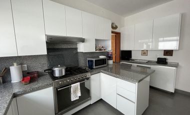 TLACOPAC CASA EN VENTA DE UN PISO CON DEPARTAMENTO. CALLE CERRADA