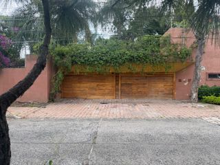 Casa en venta o renta en Jardines del Bosque, Guadalajara, Jalisco.