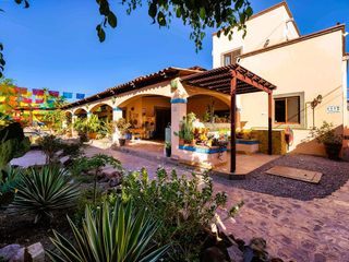 Casa con 3 departamentos en venta en Loreto