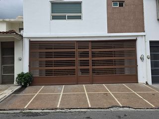 CASA EN RENTA EN CUMBRES TERCER SECTOR