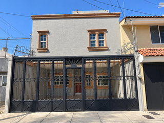 CASA EN RENTA - CHAPALITA