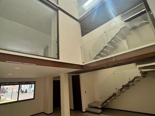 Casa en Renta en Antigua Cementera con Doble Altura