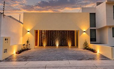Casa nueva en venta Cumbres del Lago, Juriquilla, con sótano bar y jardín