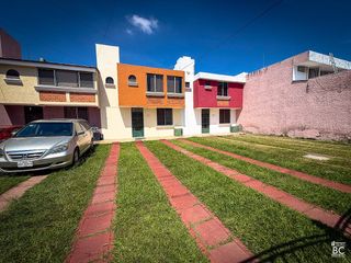 Casa en Renta en Zapopan | Cerca de Los Cubos, 4 Autos e Ideal para Oficina