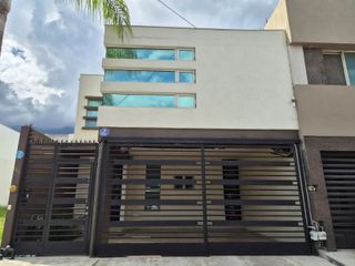 Casa en Renta Cumbres Elite Tercer Sector