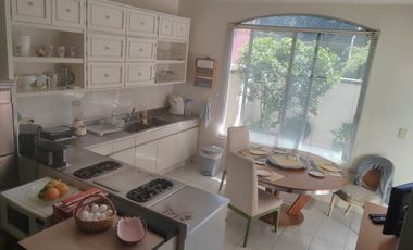 EXCELENTE CASA EN VENTA A DOS CUADRAS DEL COLEGIO IRLANDES.
