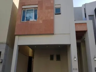 Casa en renta en privada zona Valle Oriente, Monterrey