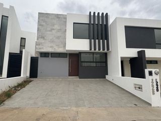 CASA EN LOMALTA, TRES MARÍAS