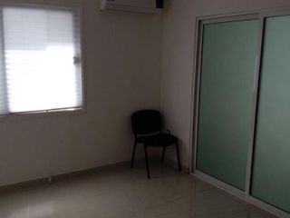 Oficinas climatizadas de 20 m² con recepcion en Col. Zaragoza. Se pueden juntar