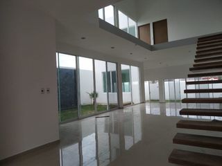 Hermosa Residencia en Lomas de Juriquilla, 0ficina, Doble Altura, de Autor !!!