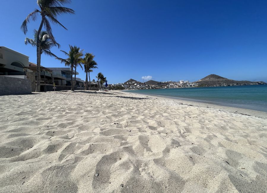 Marina Real San Carlos casa en venta en la playa