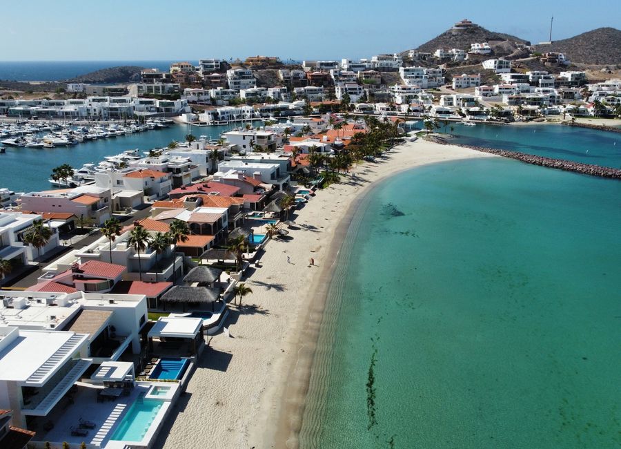 Marina Real San Carlos casa en venta en la playa