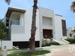 Casa en venta ubicada en Puerto Cancún, Quintana Roo