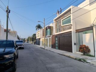 Renta de Casa con alberca en Col. Miami