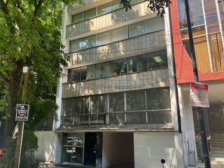 SE VENDE EXCELENTE CONSULTORIO O DESPACHO EN HIPODROMO CONDESA.