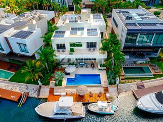 Casa en Venta, Los Canales, Puerto Cancún, Cancún