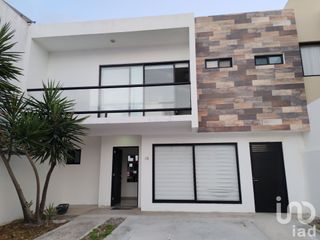 Casa residencial amueblada en el Fraccionamiento Lomas Diamante, Alvarado, Veracruz