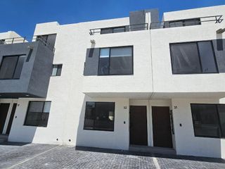 Casa de 3 niveles y 3 habitaciones en zona Mirador