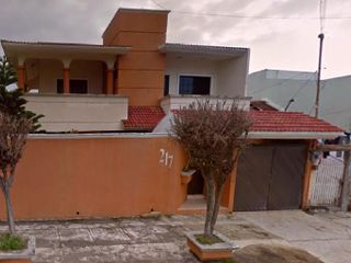 Venta de Casa con 5 habitaciones en Av. Cuauhtémoc, Col. Centro, Coatzacoalcos, Ver.